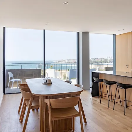 Bellevue | Sea & River View | Garage Lejlighed *